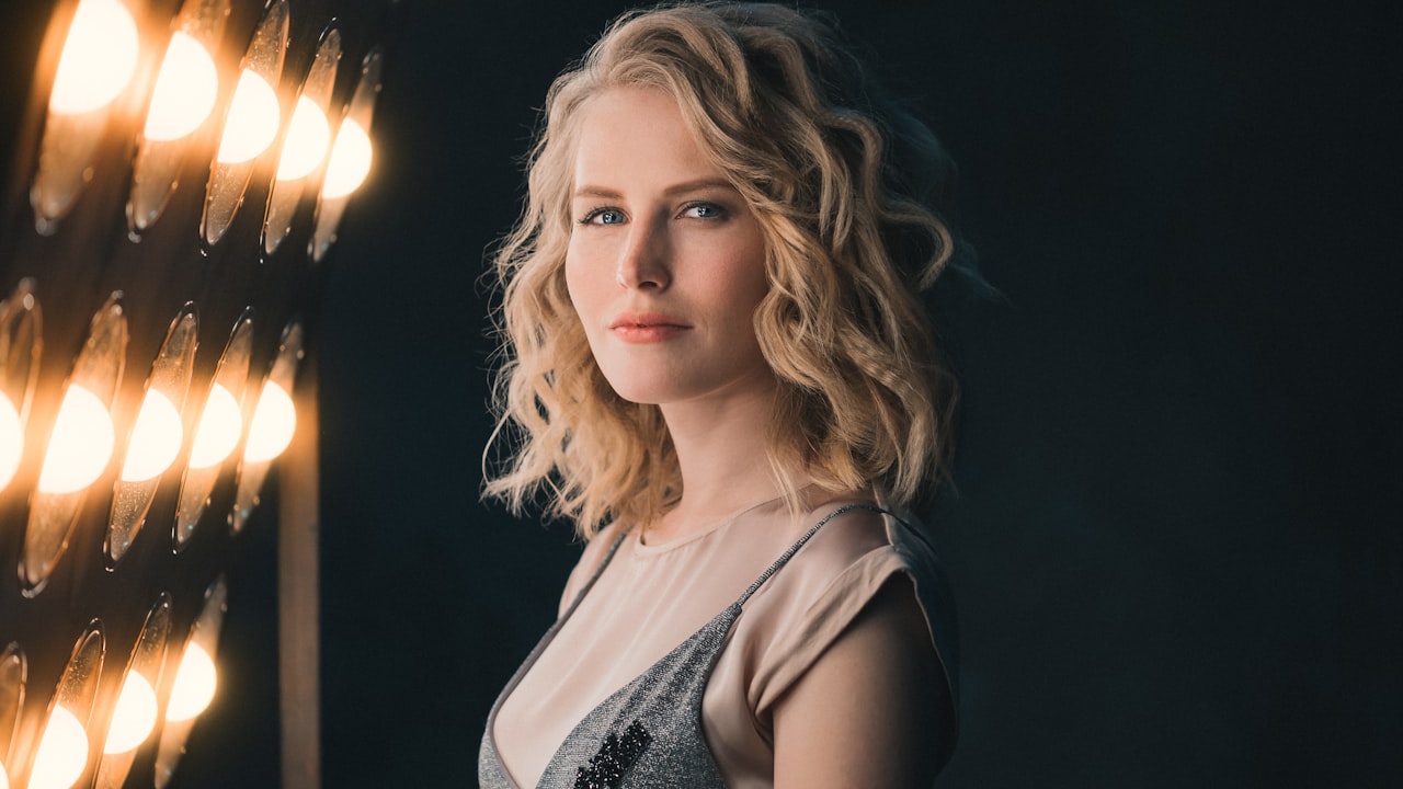 Four Popular Blonde Wig Styling Ideas